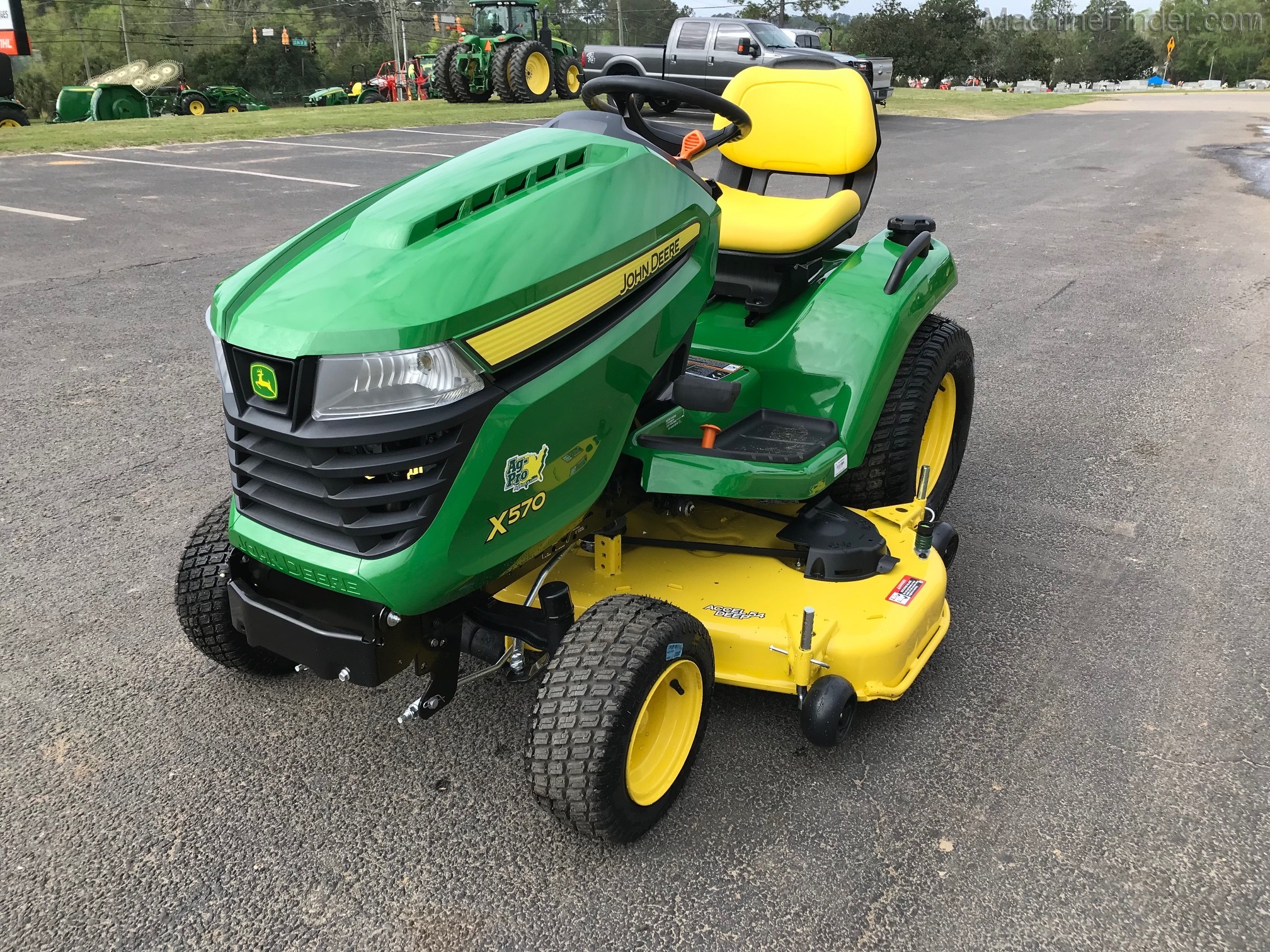 2020 John Deere X570 Image 6