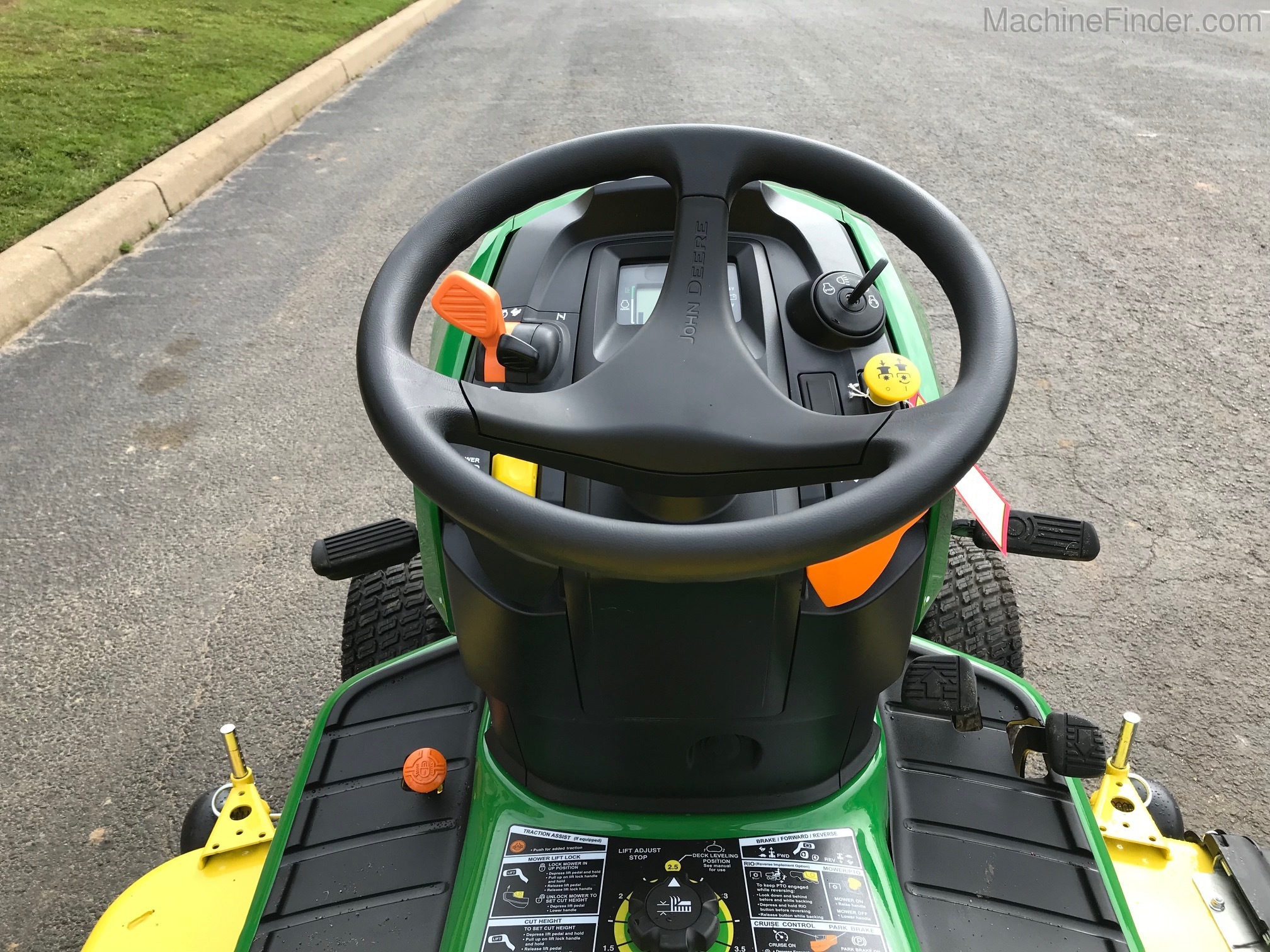 2020 John Deere X570 Image 7