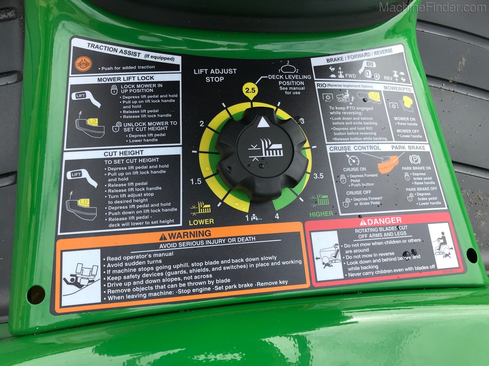 2020 John Deere X570 Image 9