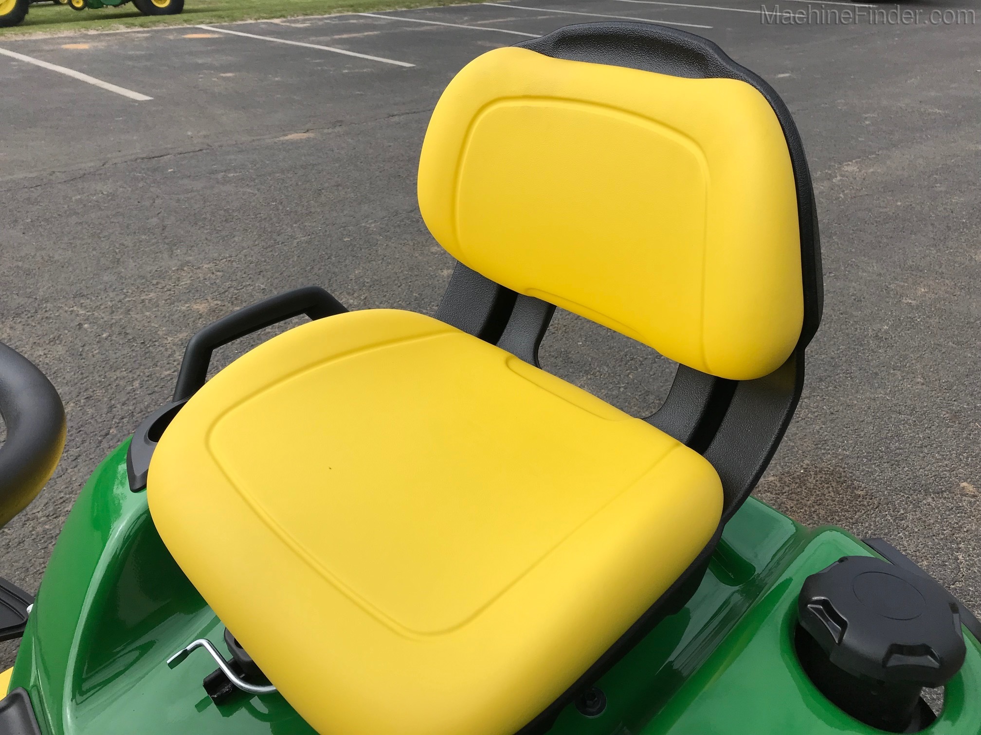 2020 John Deere X570 Image 8