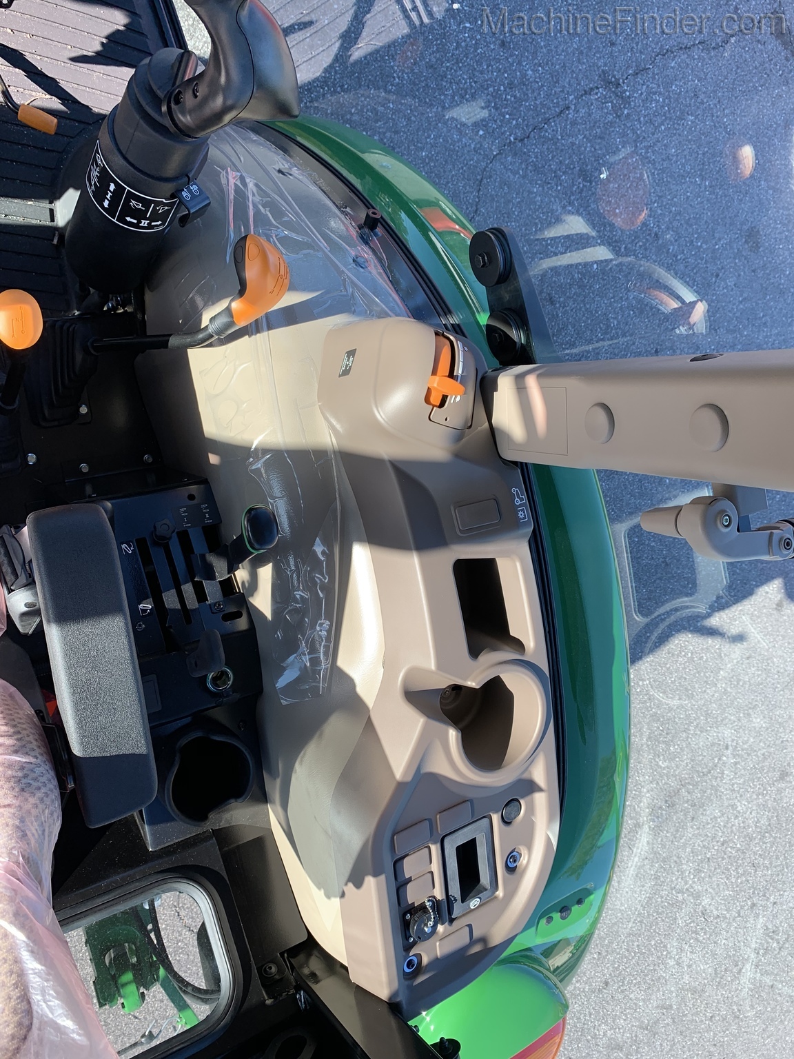 2020 John Deere 5055E Image 6