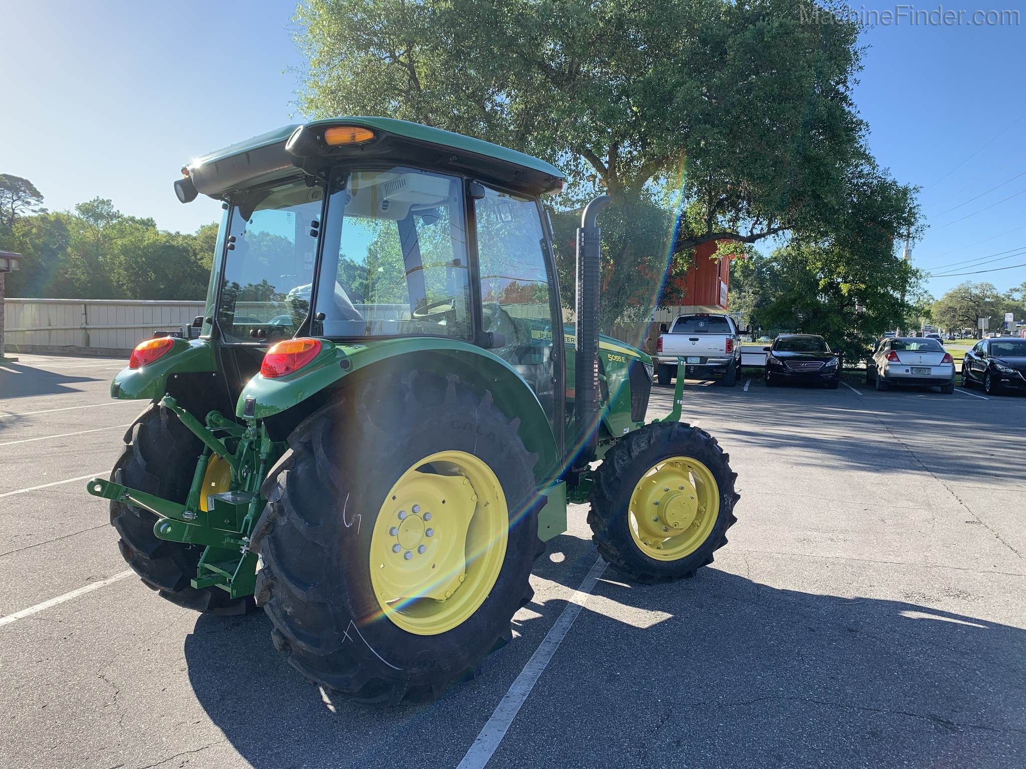 2020 John Deere 5055E Image 4