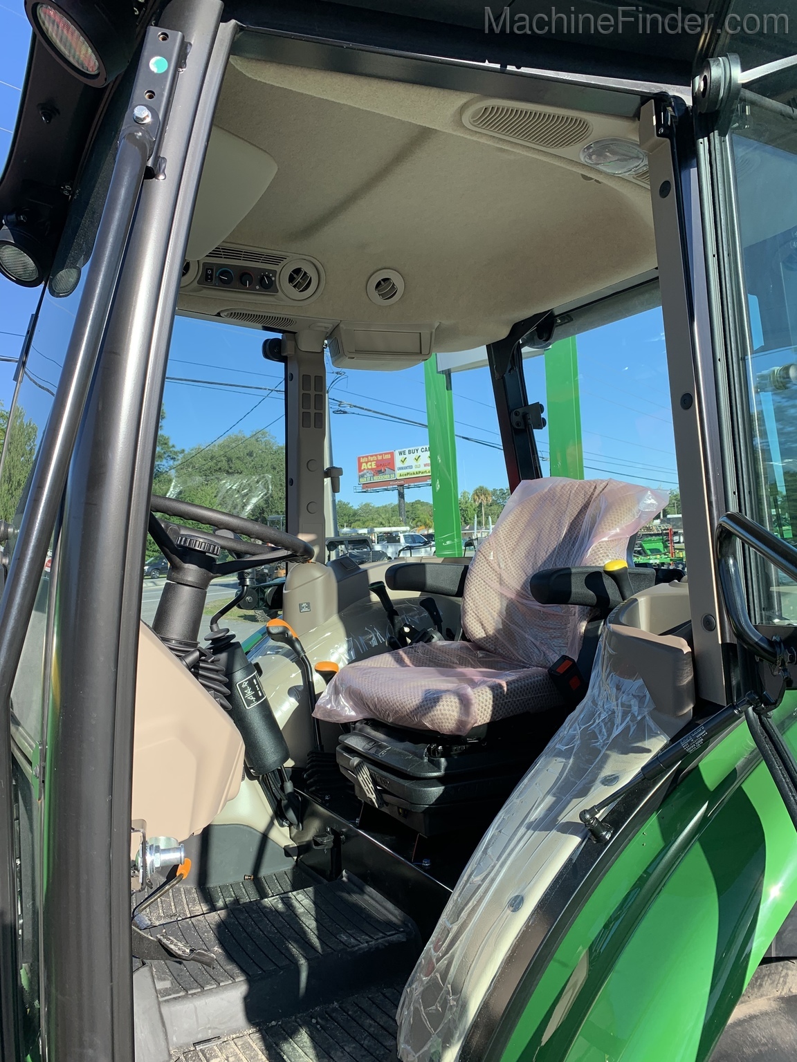 2020 John Deere 5055E Image 5