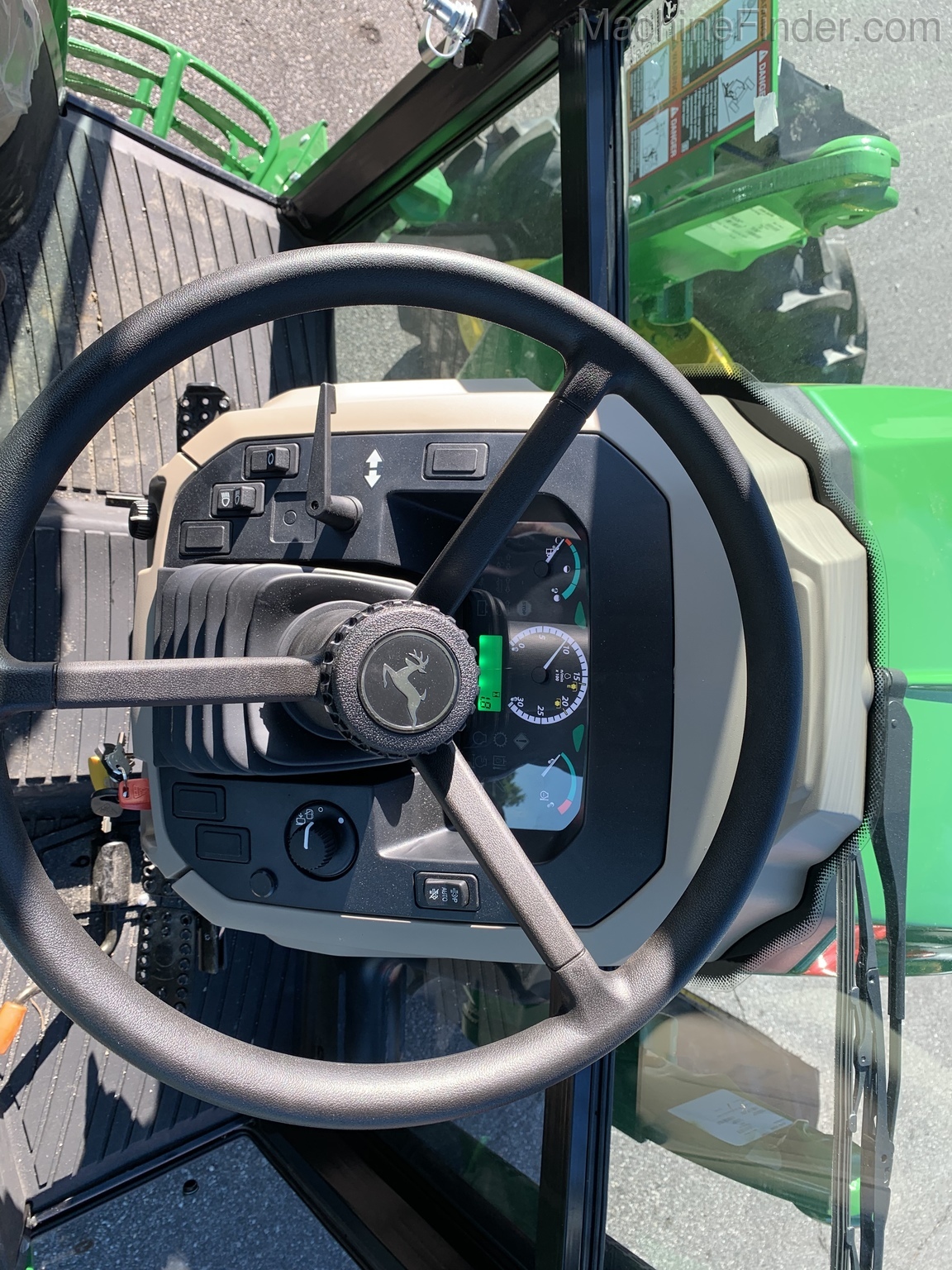 2020 John Deere 5055E Image 7