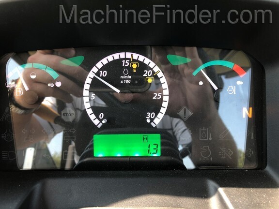 2020 John Deere 5075E Image 6
