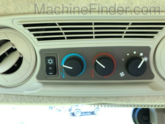 2020 John Deere 5075E Image 7