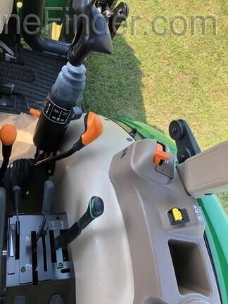 2020 John Deere 5075E Image 10