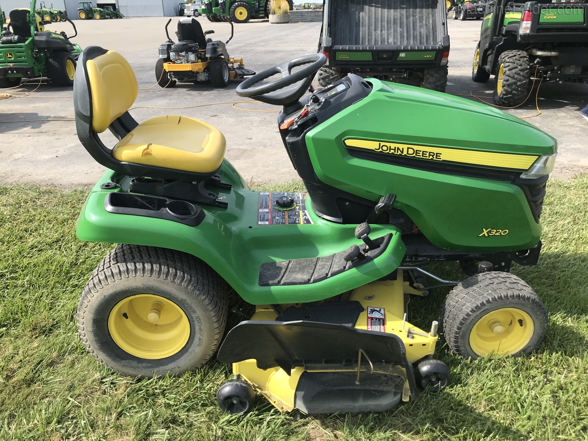 2014 John Deere X320 Image 3