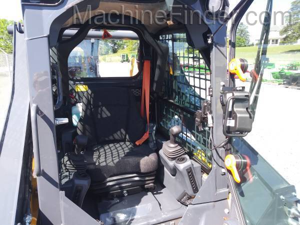 2020 John Deere 317G Image 4