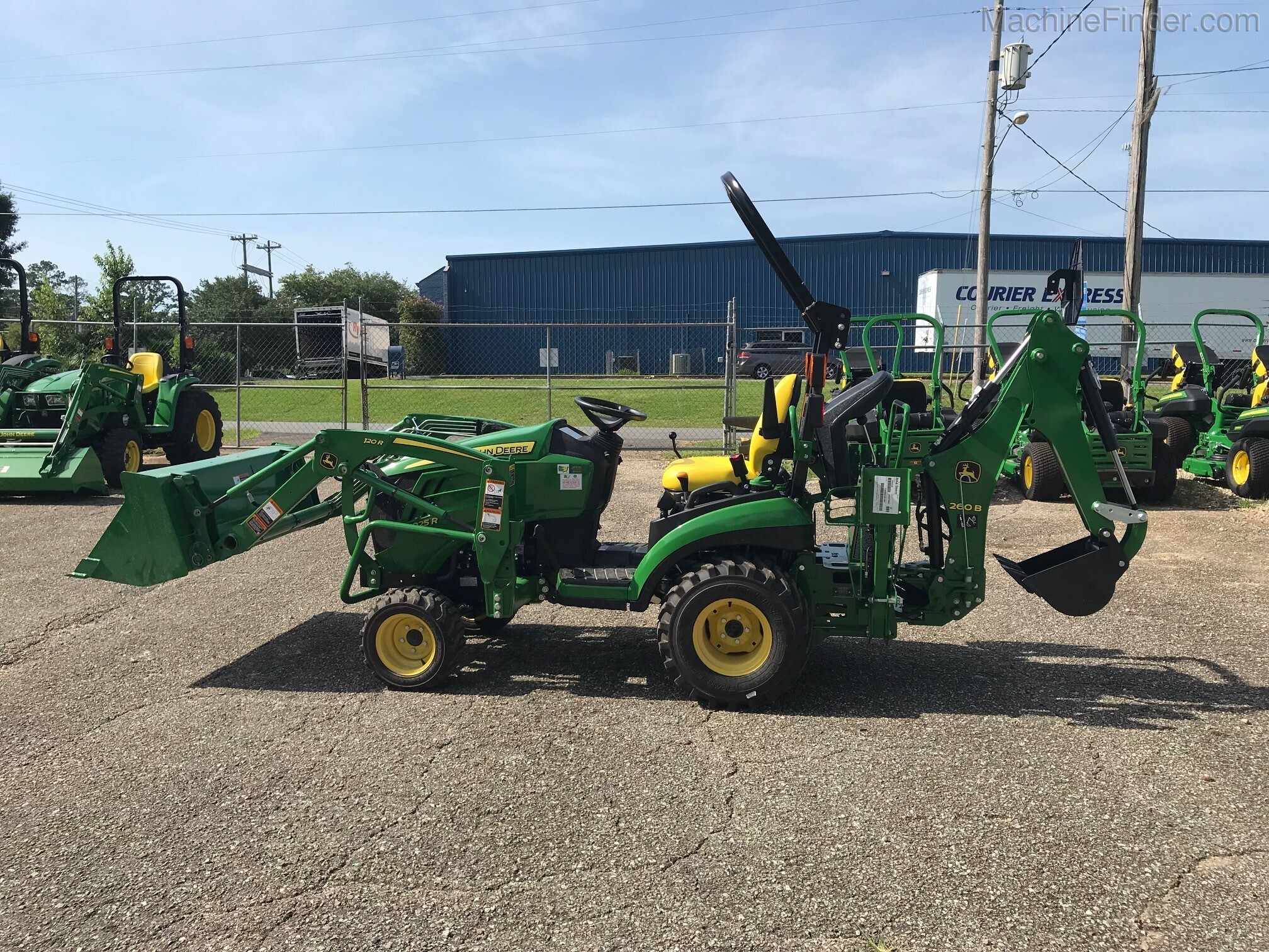 2020 John Deere 1025R Image 1