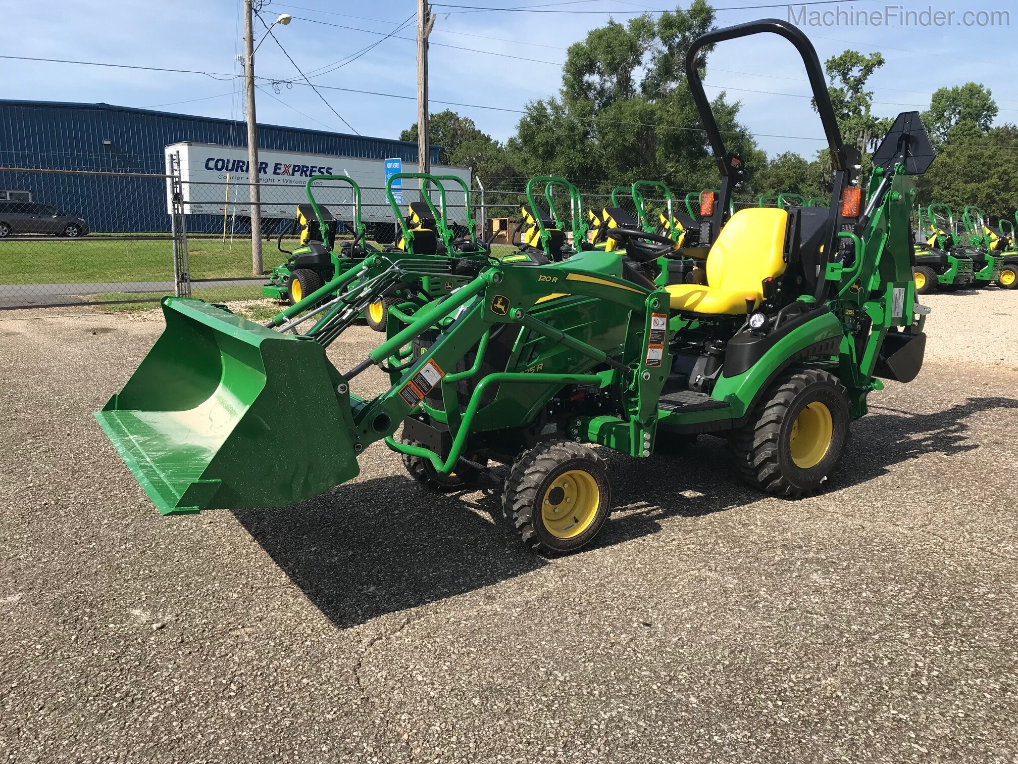 2020 John Deere 1025R Image 2