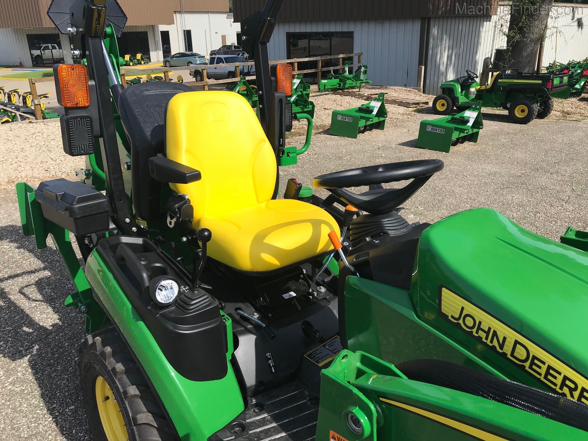 2020 John Deere 1025R Image 4