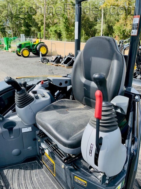 2020 John Deere 30G Image 5