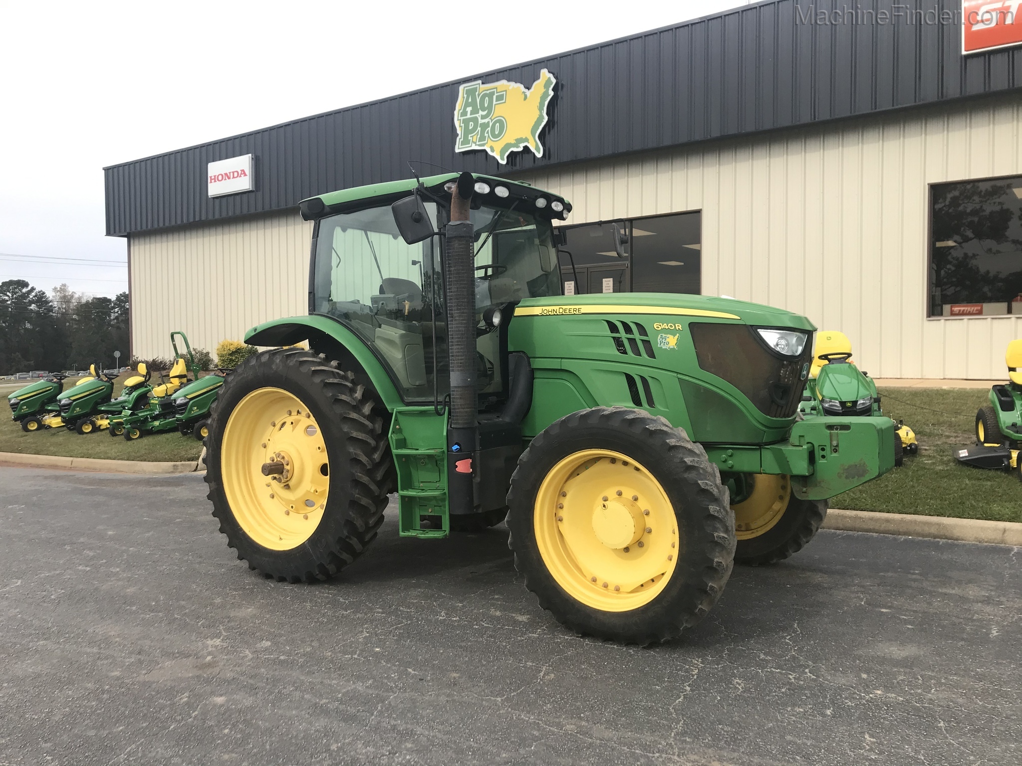 2013 John Deere 6140R Image 1