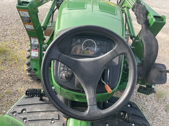 2018 John Deere 4044M Image 9