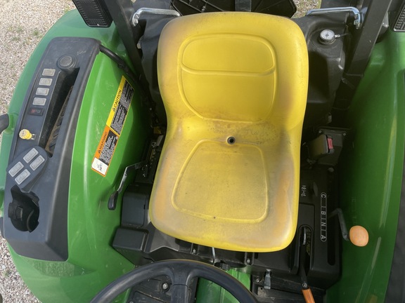 2018 John Deere 4044M Image 8