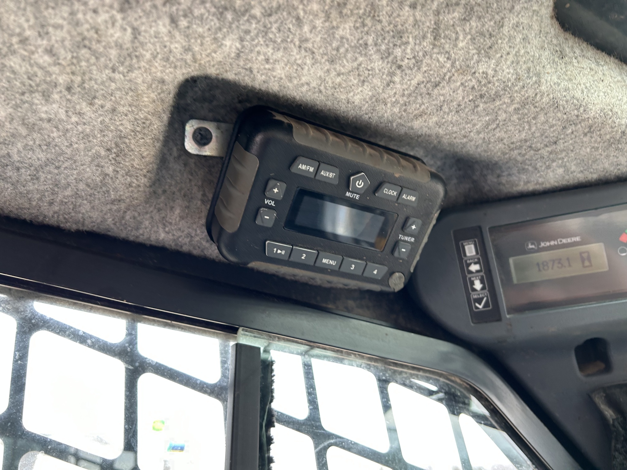 2019 John Deere 332G Image 2