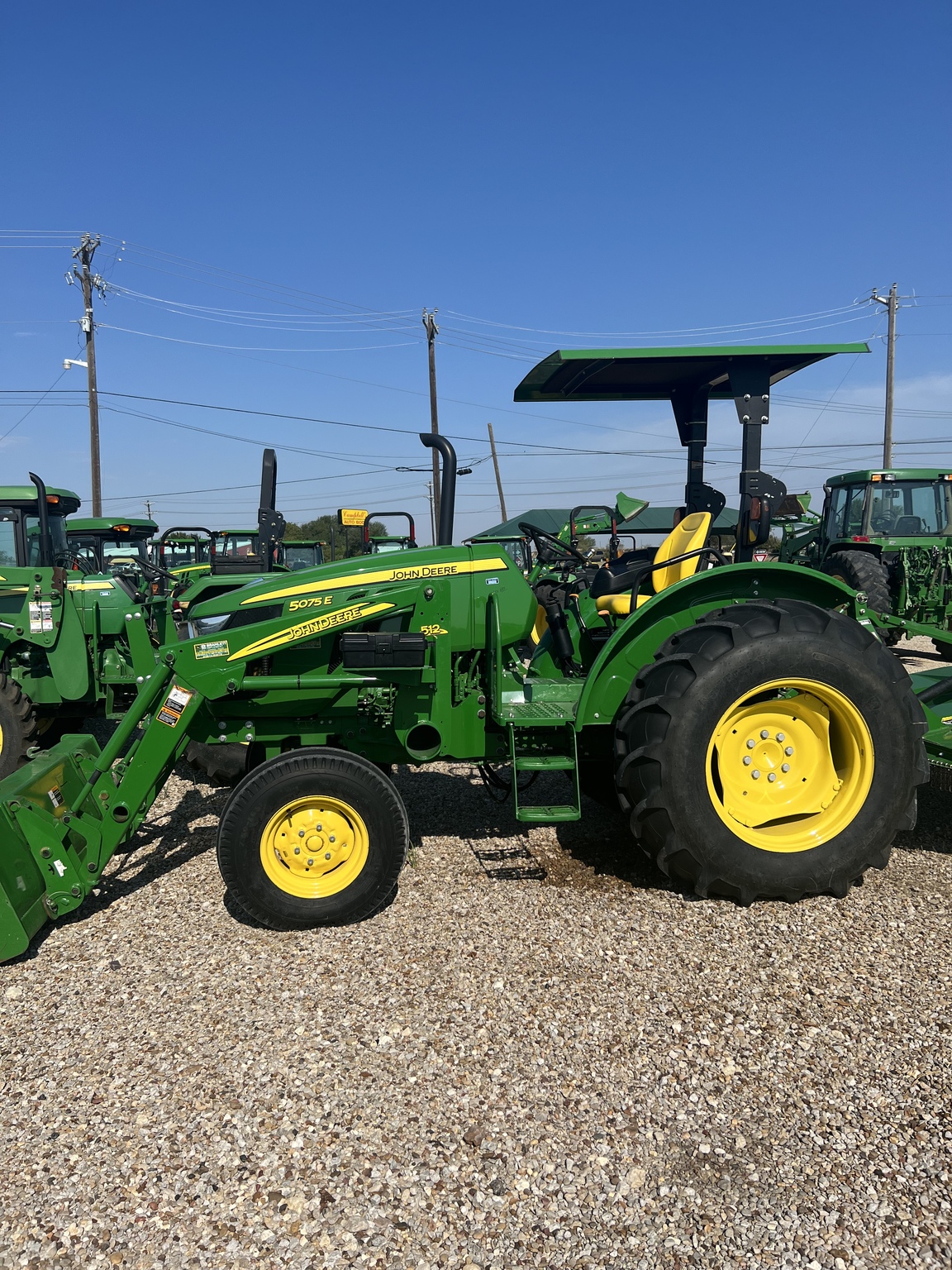 2019 John Deere 5075E Image 1