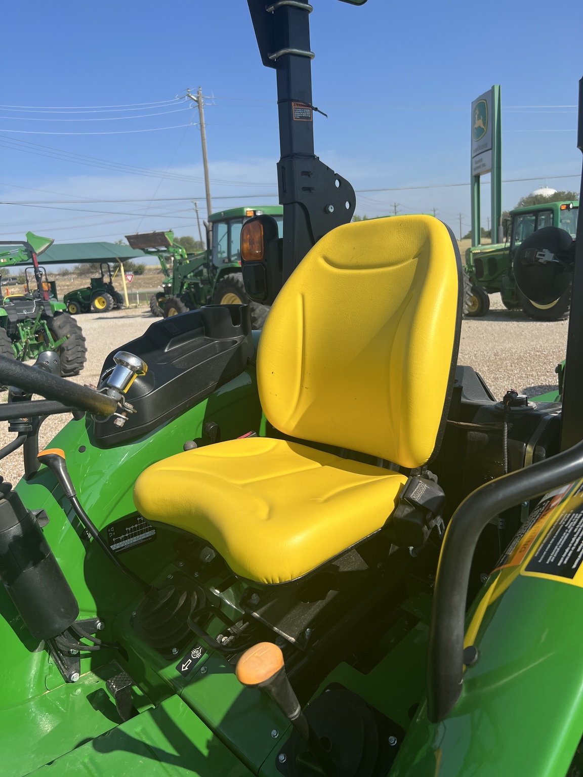 2019 John Deere 5075E Image 2