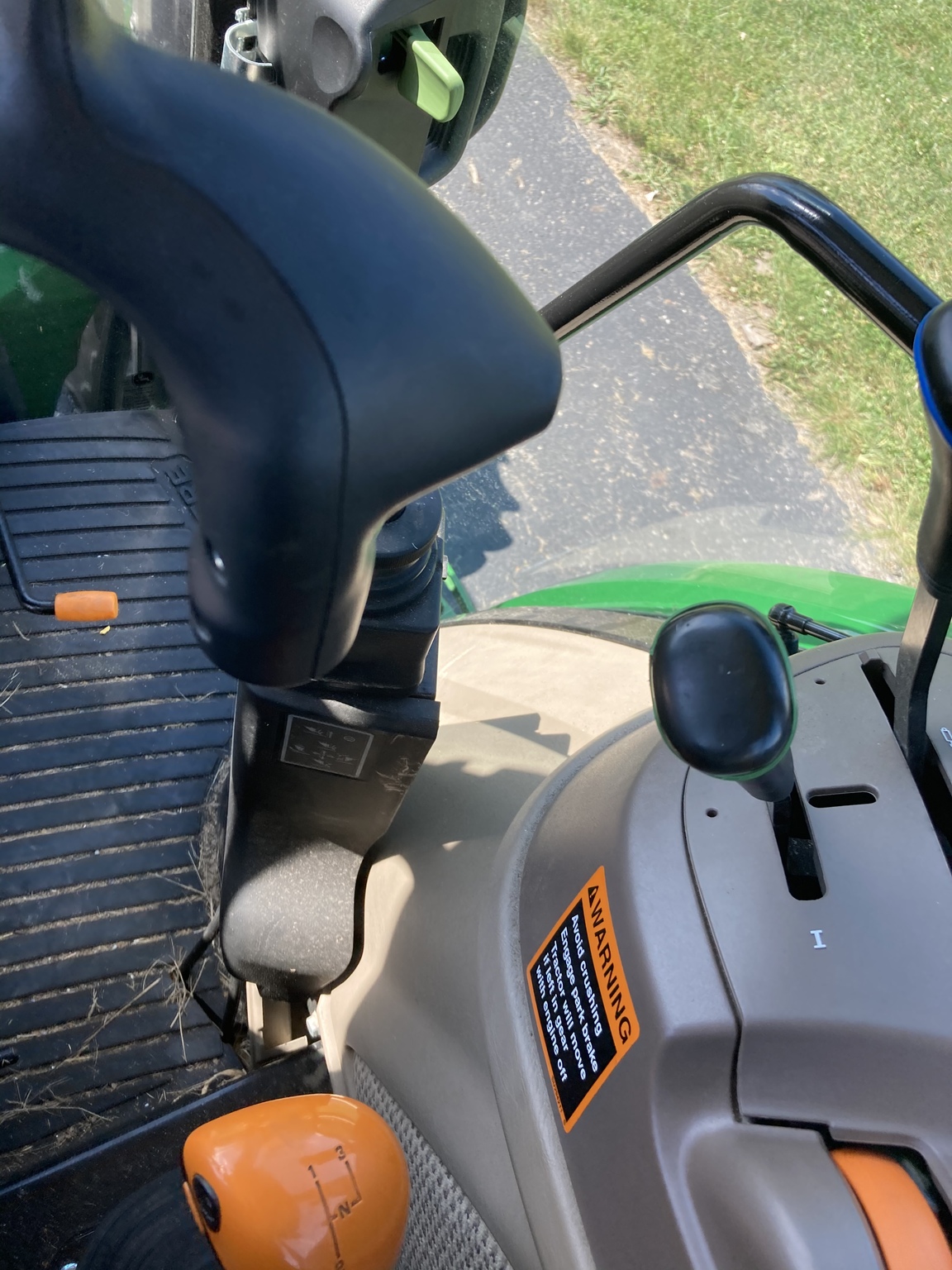 2020 John Deere 6120E Image 11