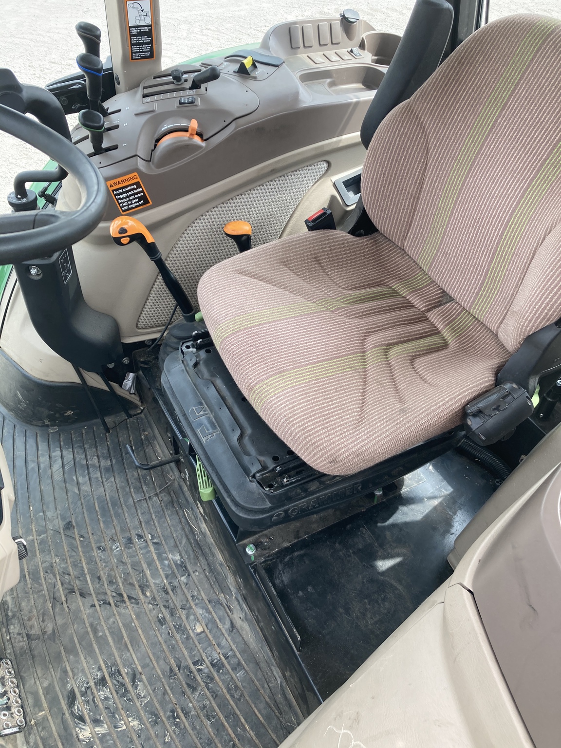 2020 John Deere 6120E Image 13