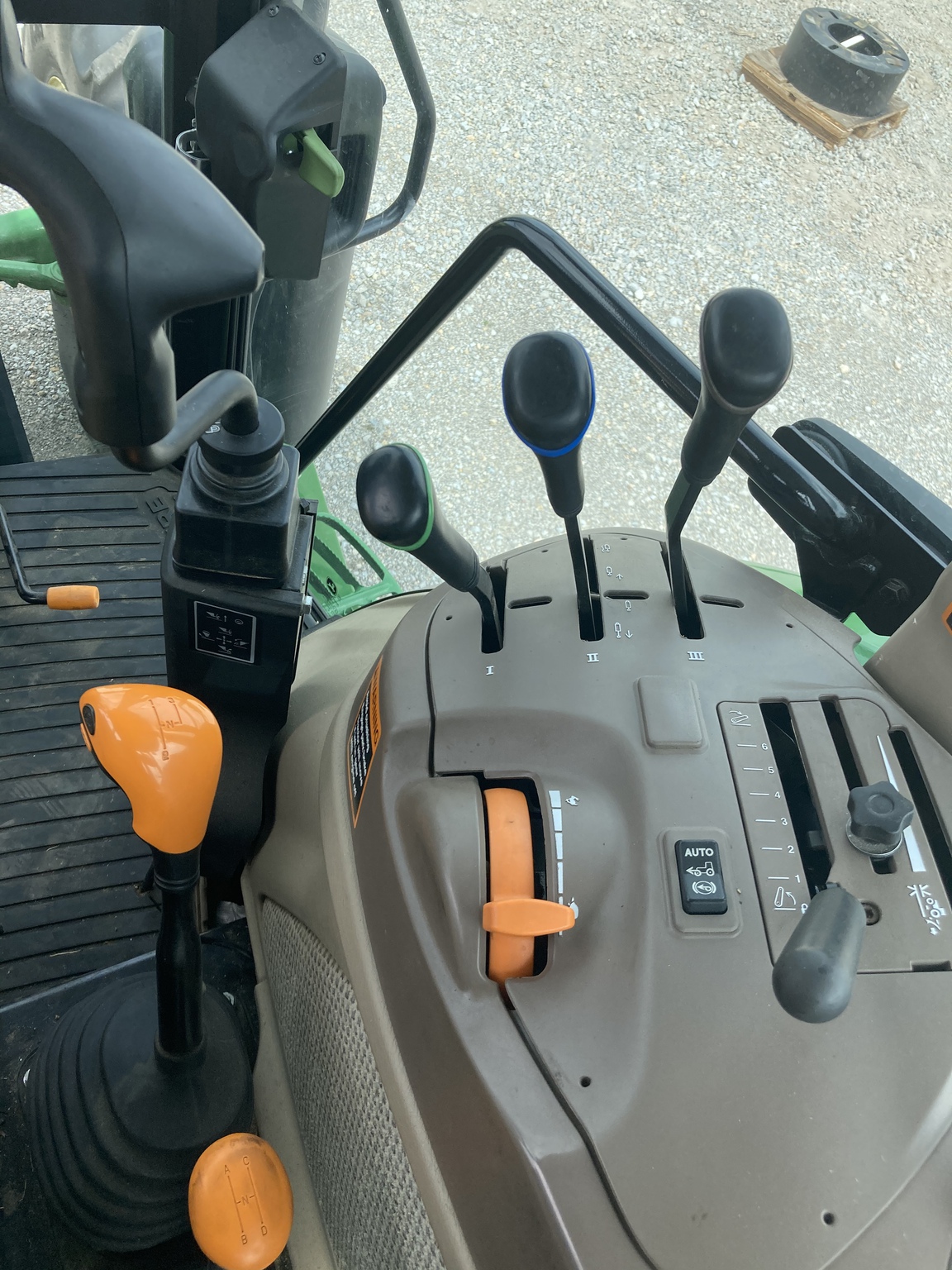 2020 John Deere 6120E Image 12