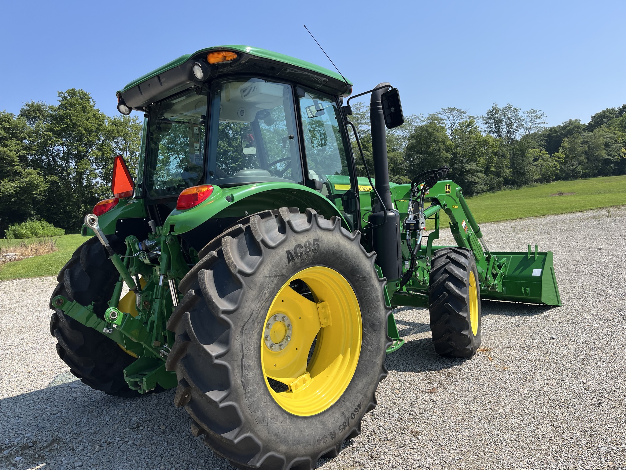 2020 John Deere 6120E Image 9