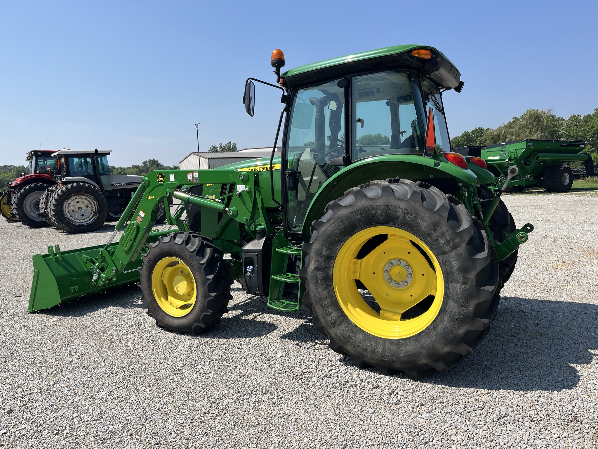 2020 John Deere 6120E Image 10