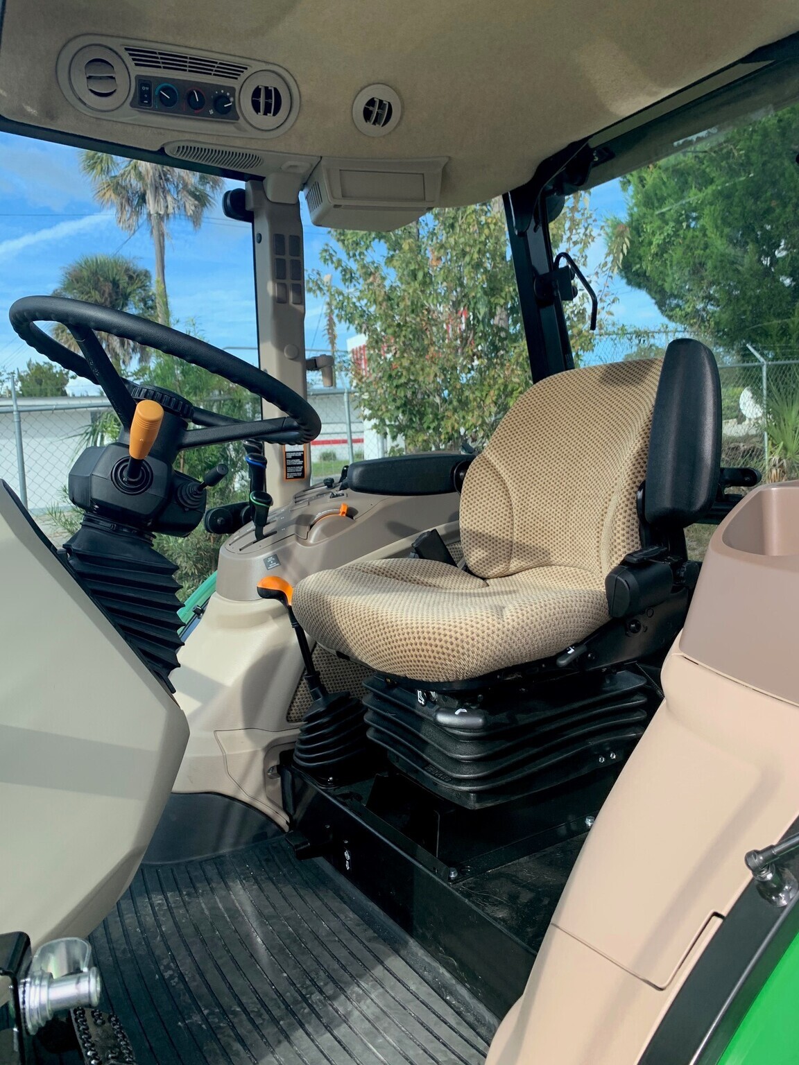 2024 John Deere 5100E Image 7