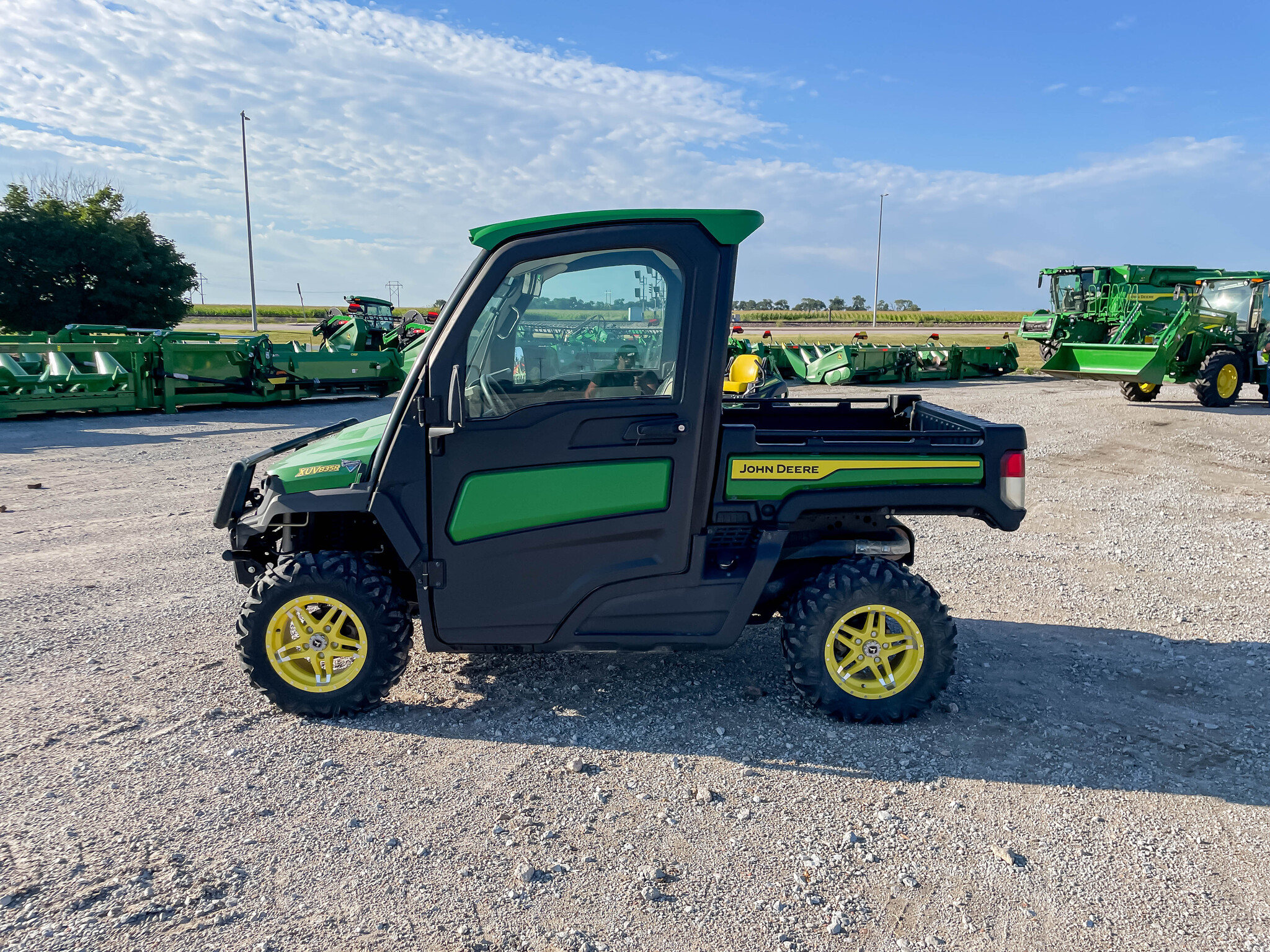 2021 John Deere XUV 835R Image 8
