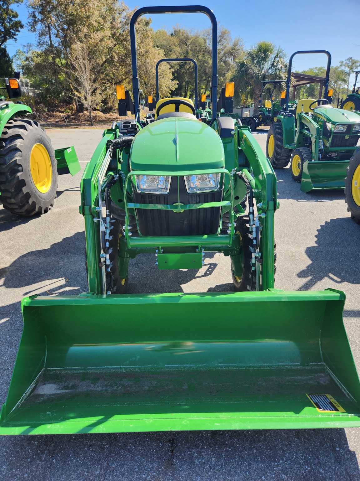 2023 John Deere 3035D Image 3
