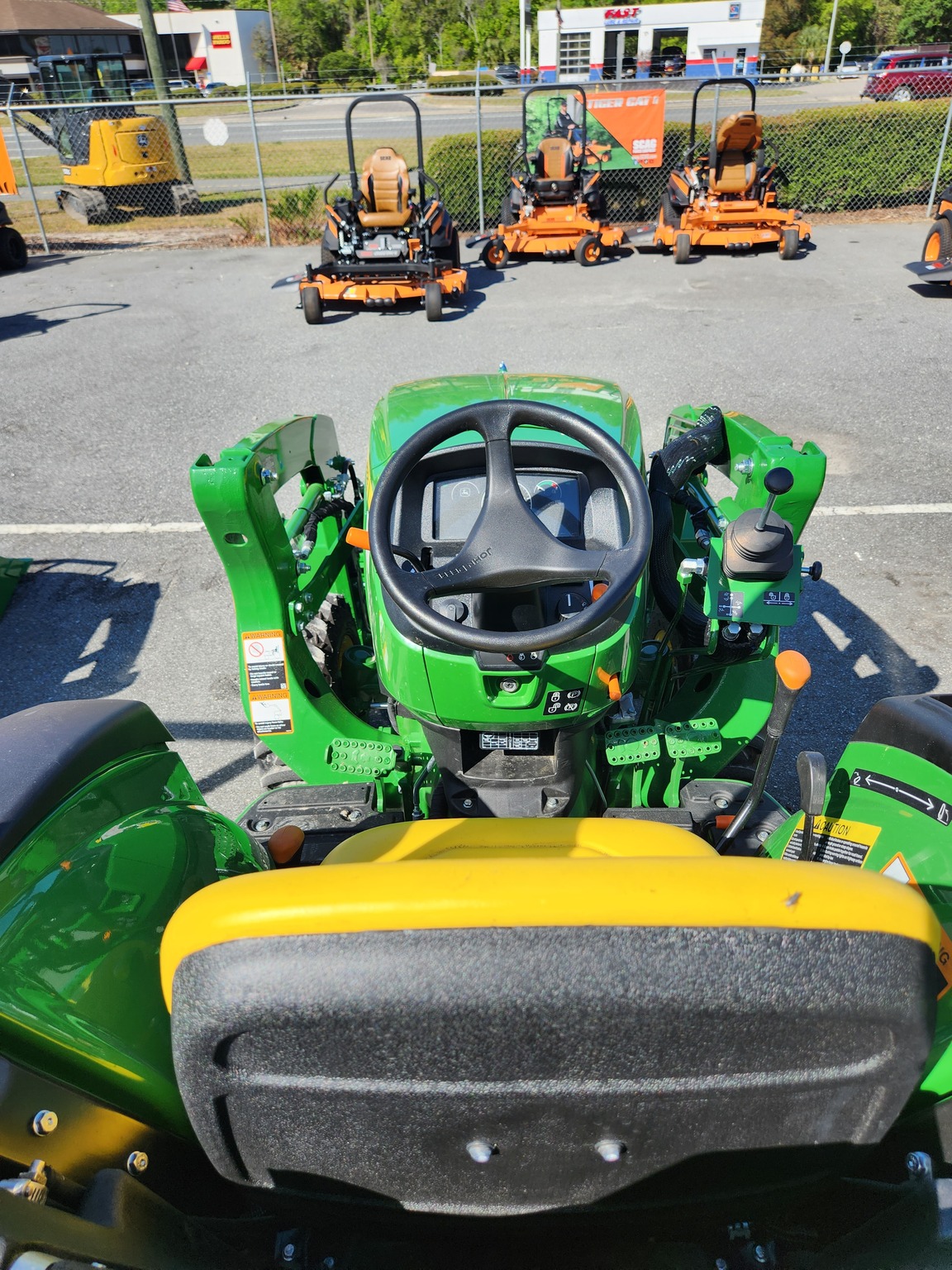 2023 John Deere 3035D Image 6