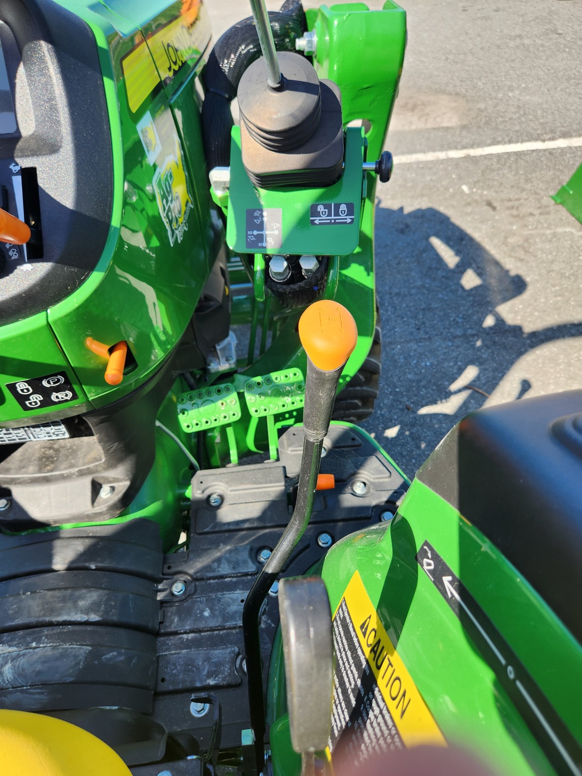2023 John Deere 3035D Image 7