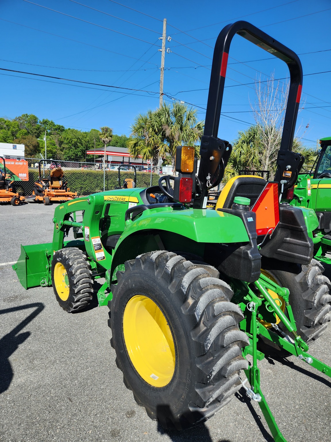 2023 John Deere 3035D Image 4