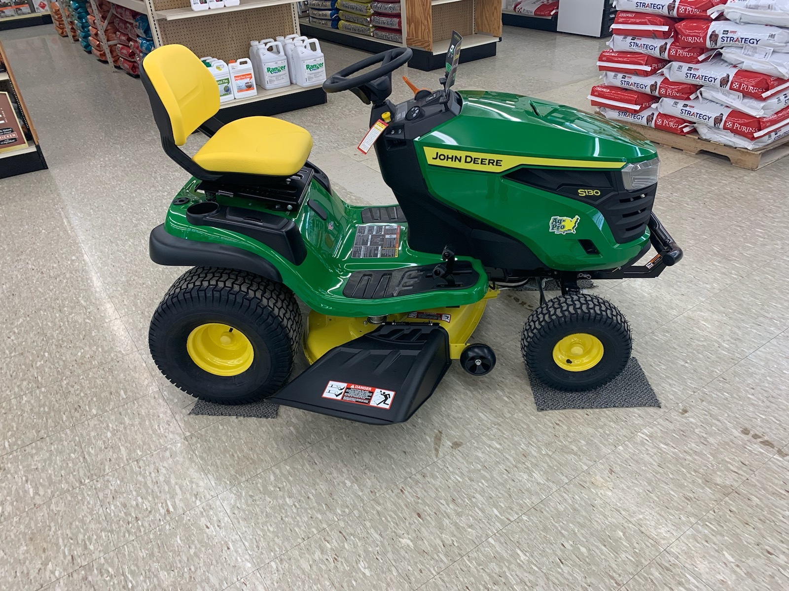 2023 John Deere S130 Image 3