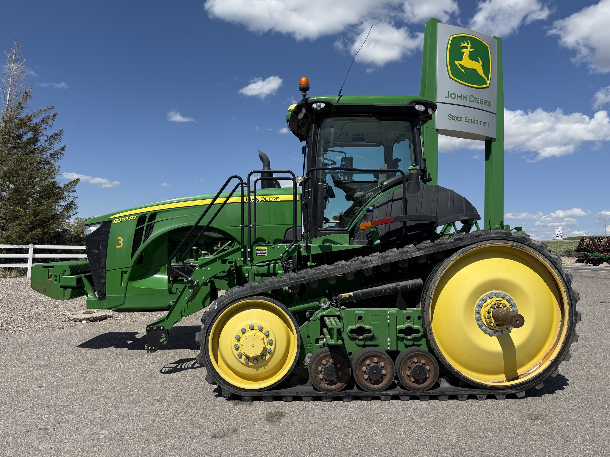 2019 John Deere 8370RT Image 2