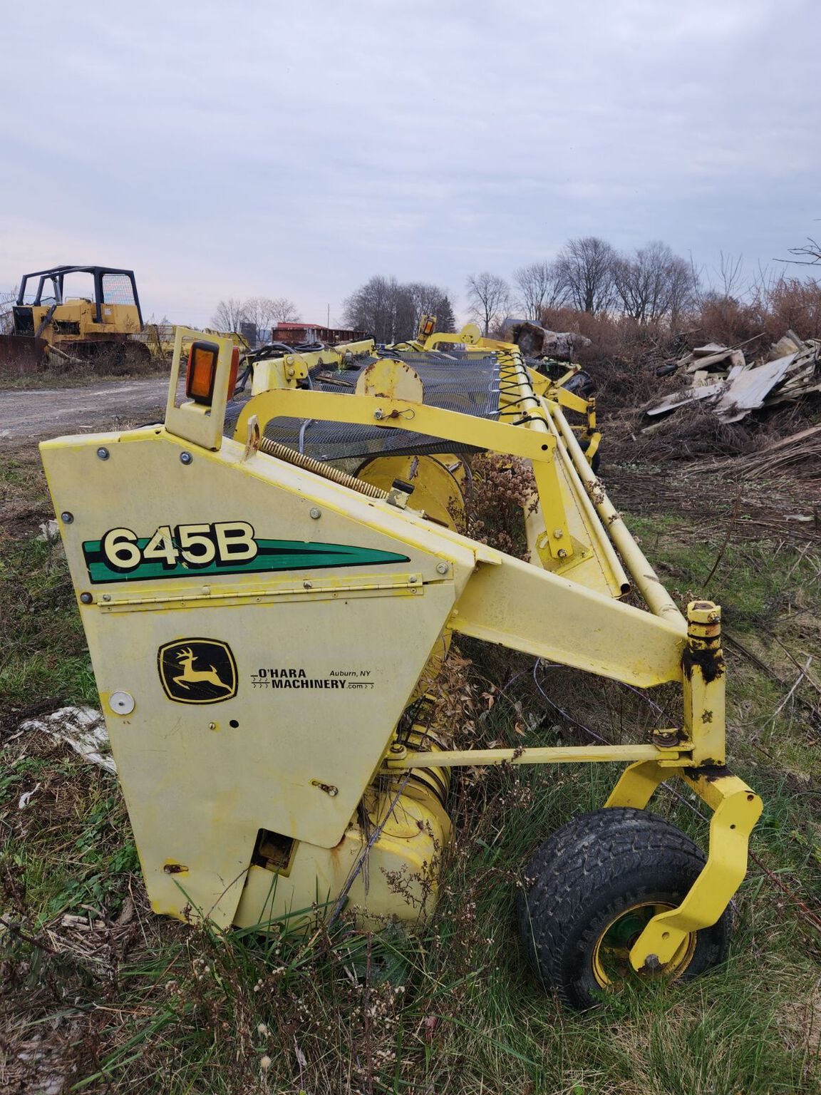 2004 John Deere 645B SelfPropelled Forage Harvester Heads Windrow