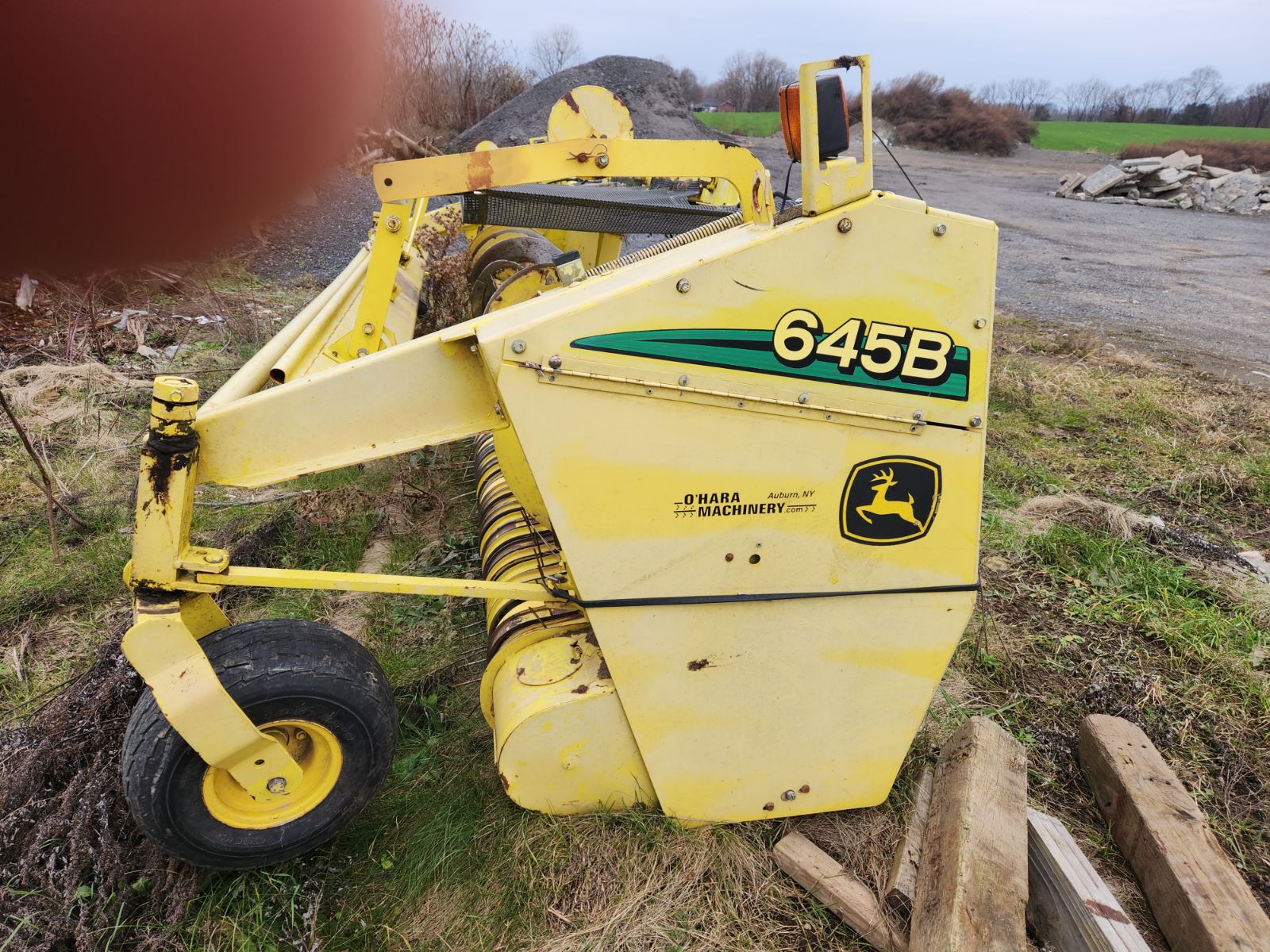 2004 John Deere 645B SelfPropelled Forage Harvester Heads Windrow