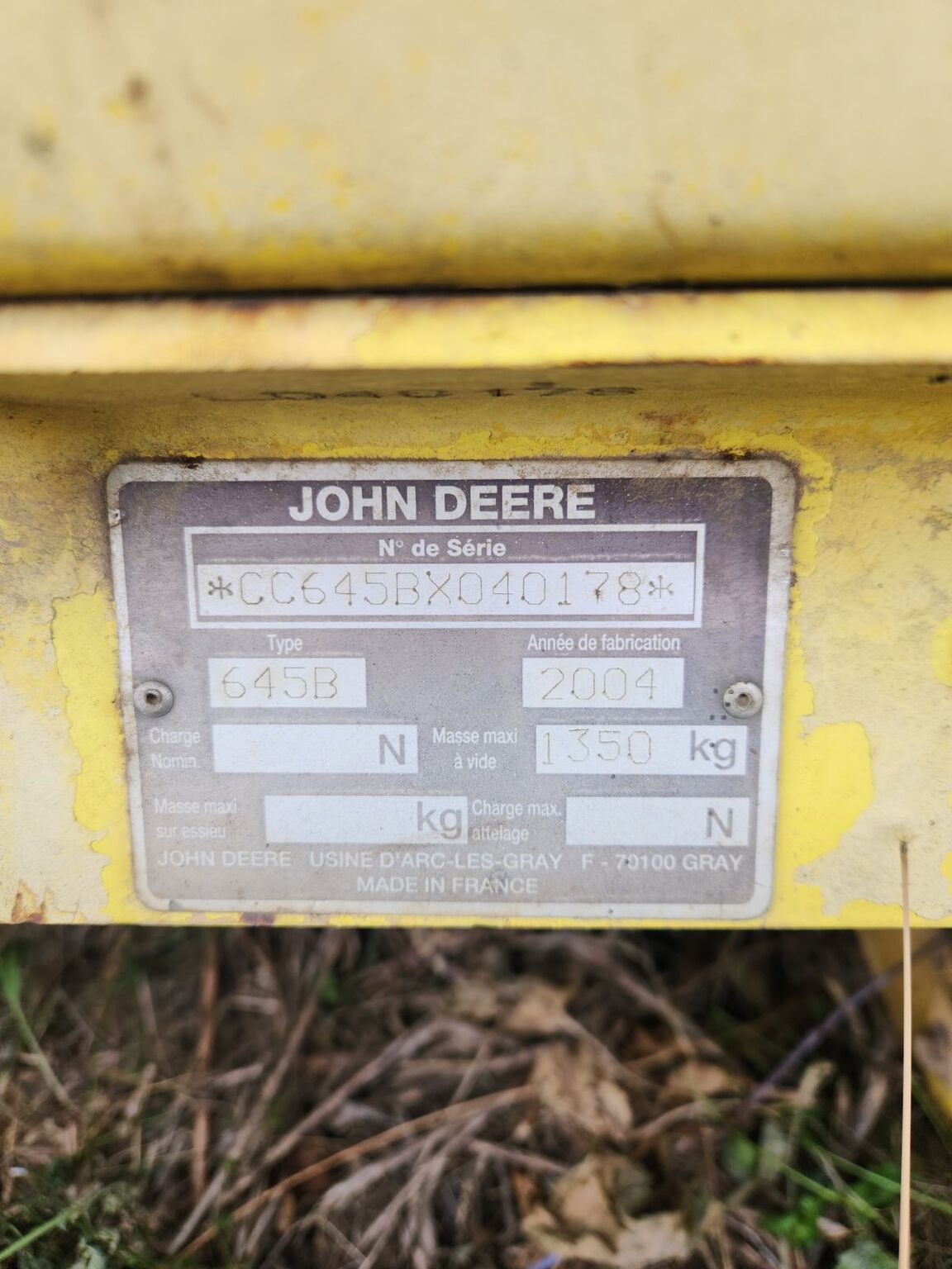 2004 John Deere 645B SelfPropelled Forage Harvester Heads Windrow