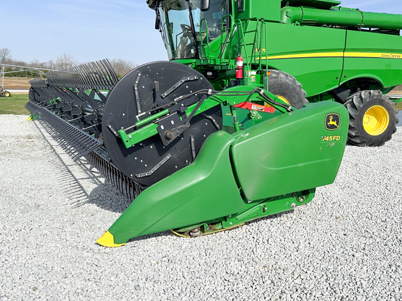 2019 John-Deere 745FD