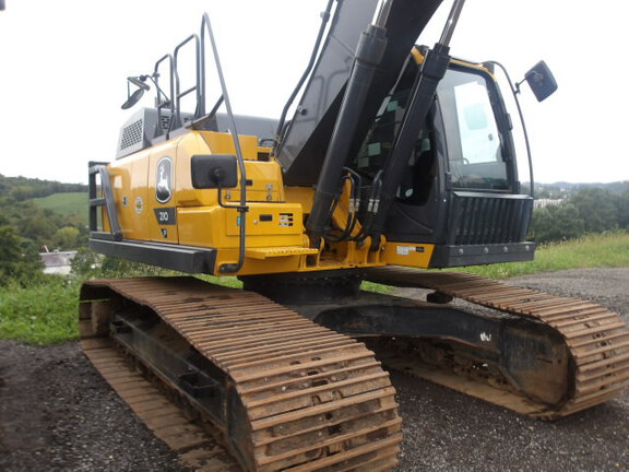 2024 John Deere 210 P