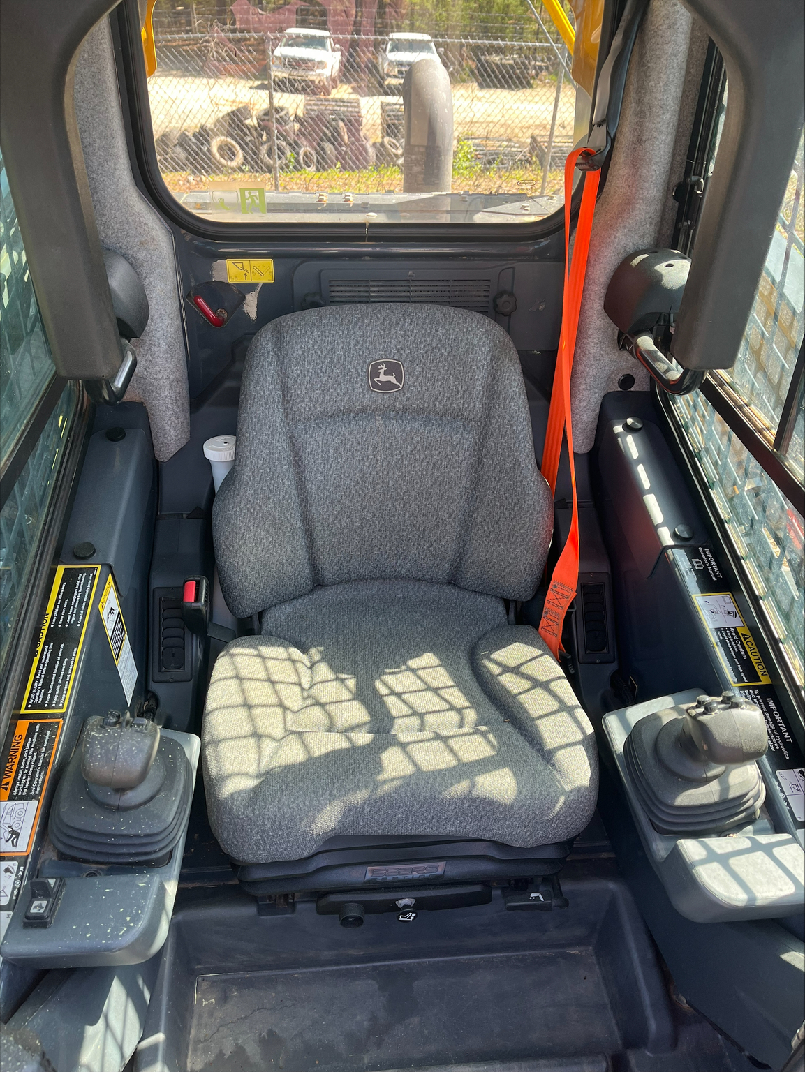 2021 John Deere 333G Image 15