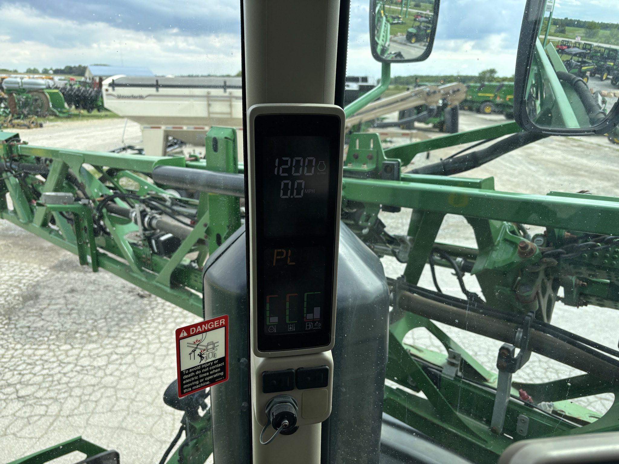2015 John Deere R4045 Image 22