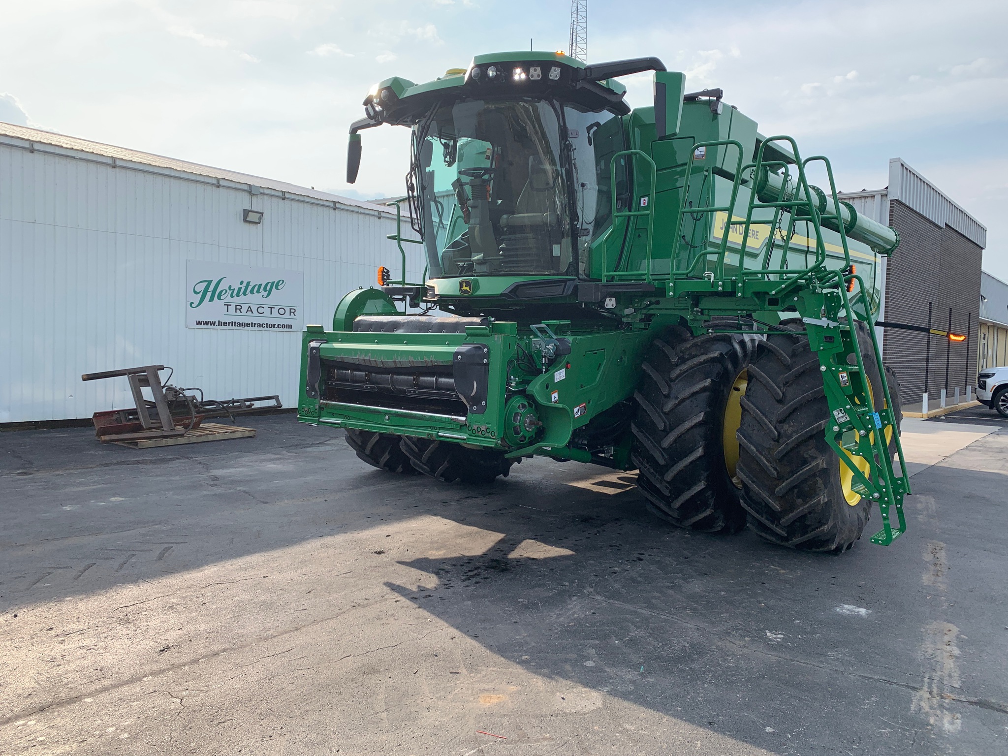  2023 John Deere X9 1000 at Heritage Tractor in Lamar, MO