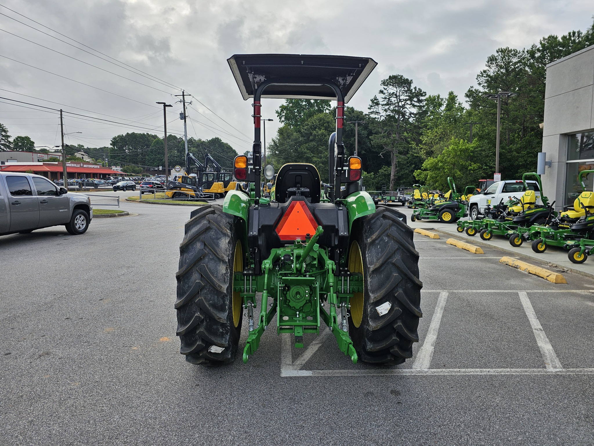 2024 John Deere 5067E Image 6