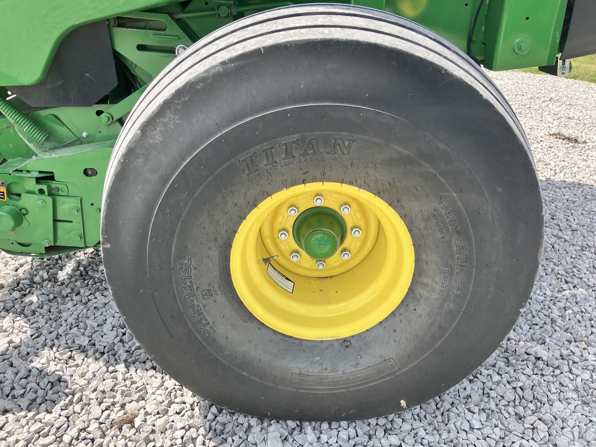 2022 John Deere 560R Image 9