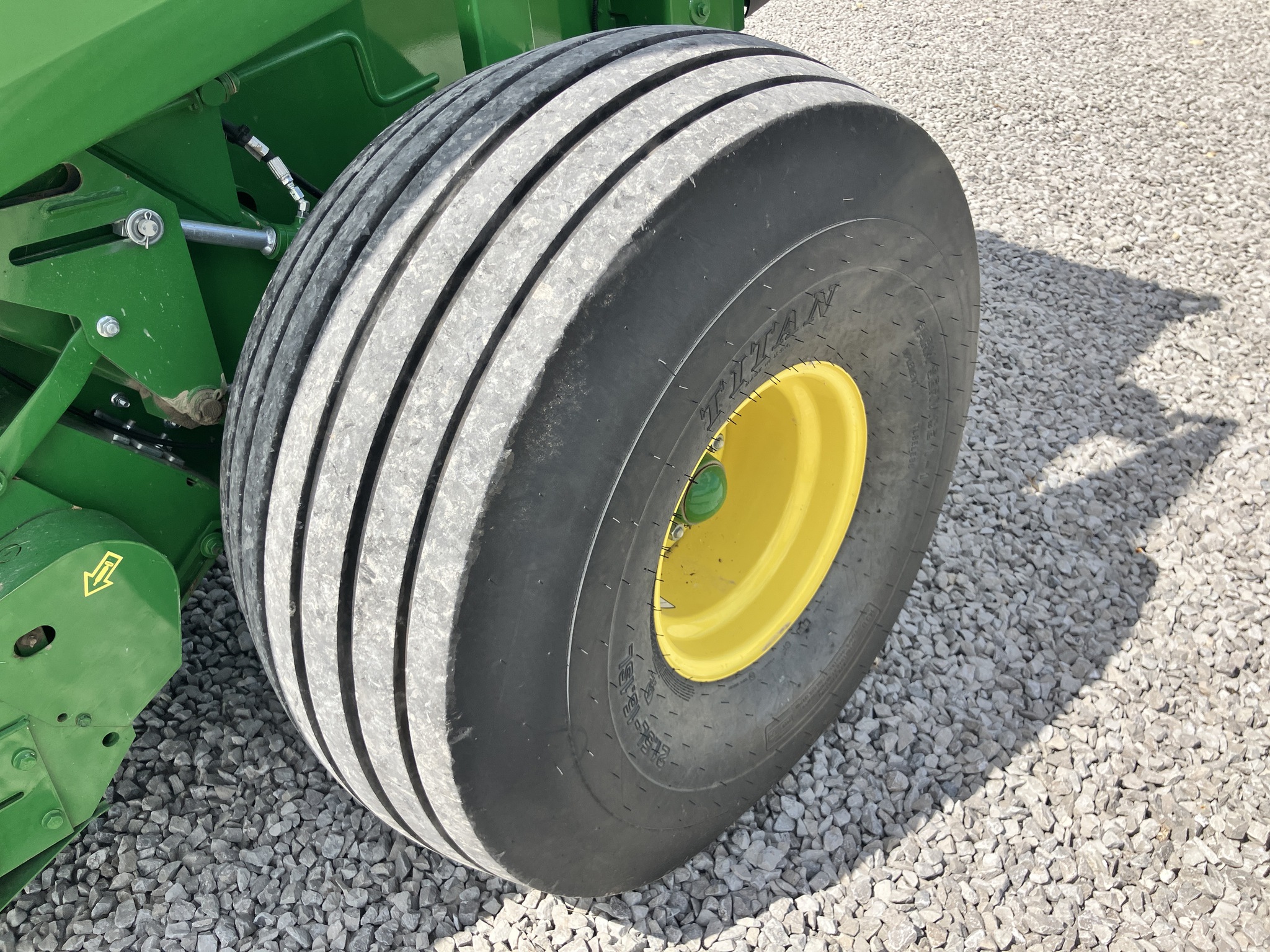 2022 John Deere 560R Image 10