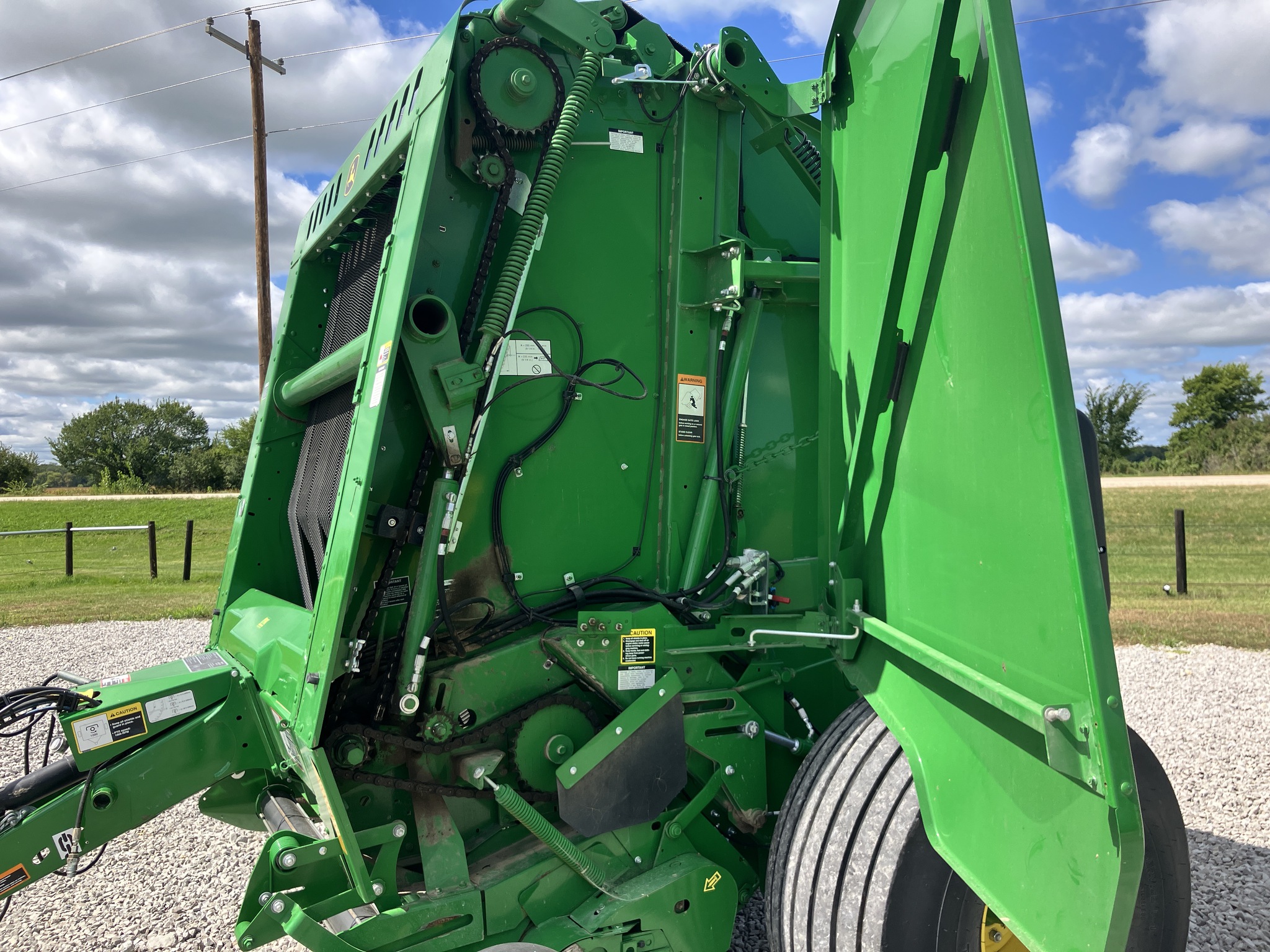 2022 John Deere 560R Image 11