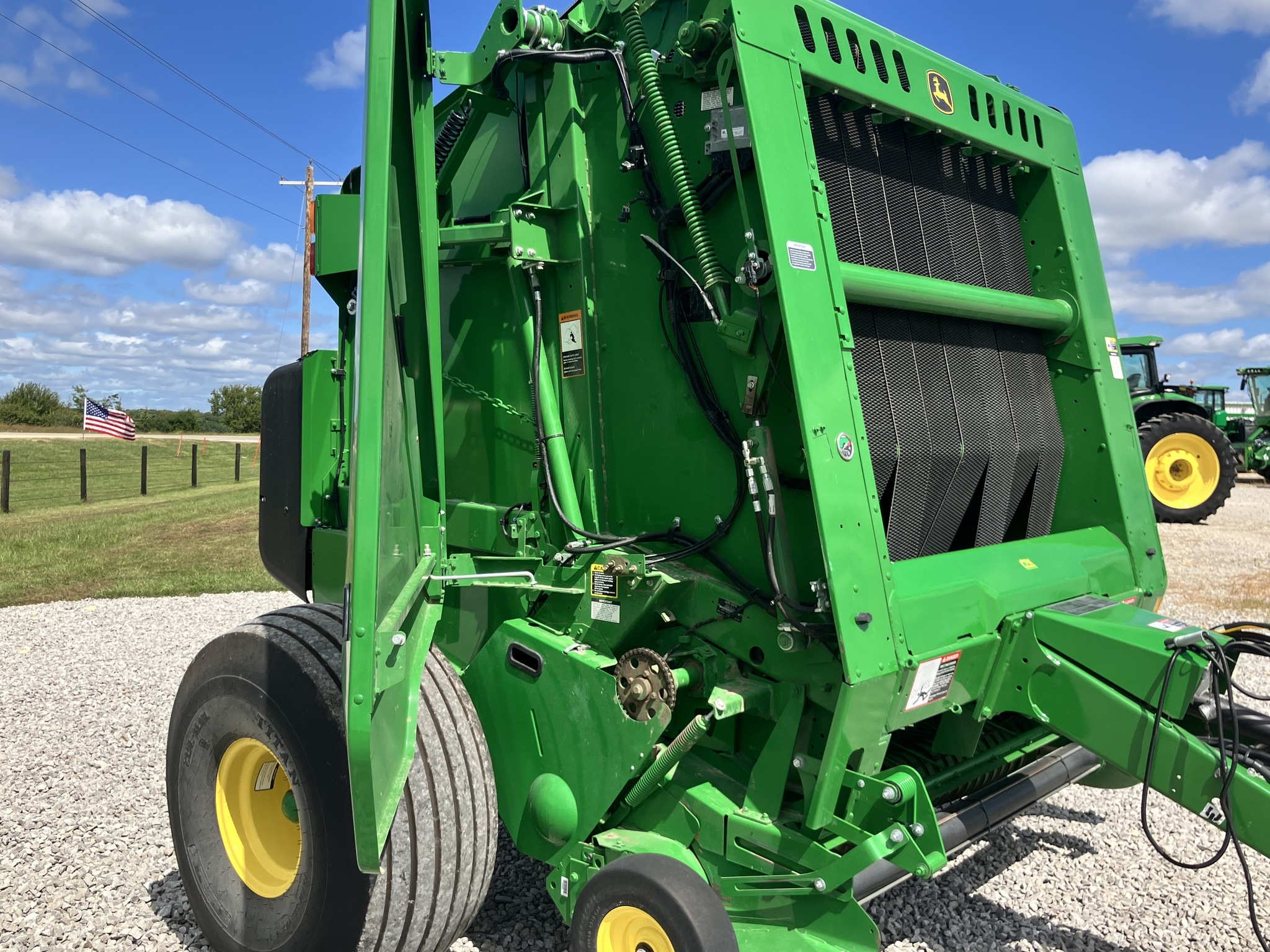 2022 John Deere 560R Image 12