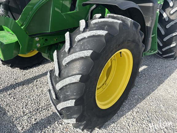 Photo of 2023 John Deere 6R 110